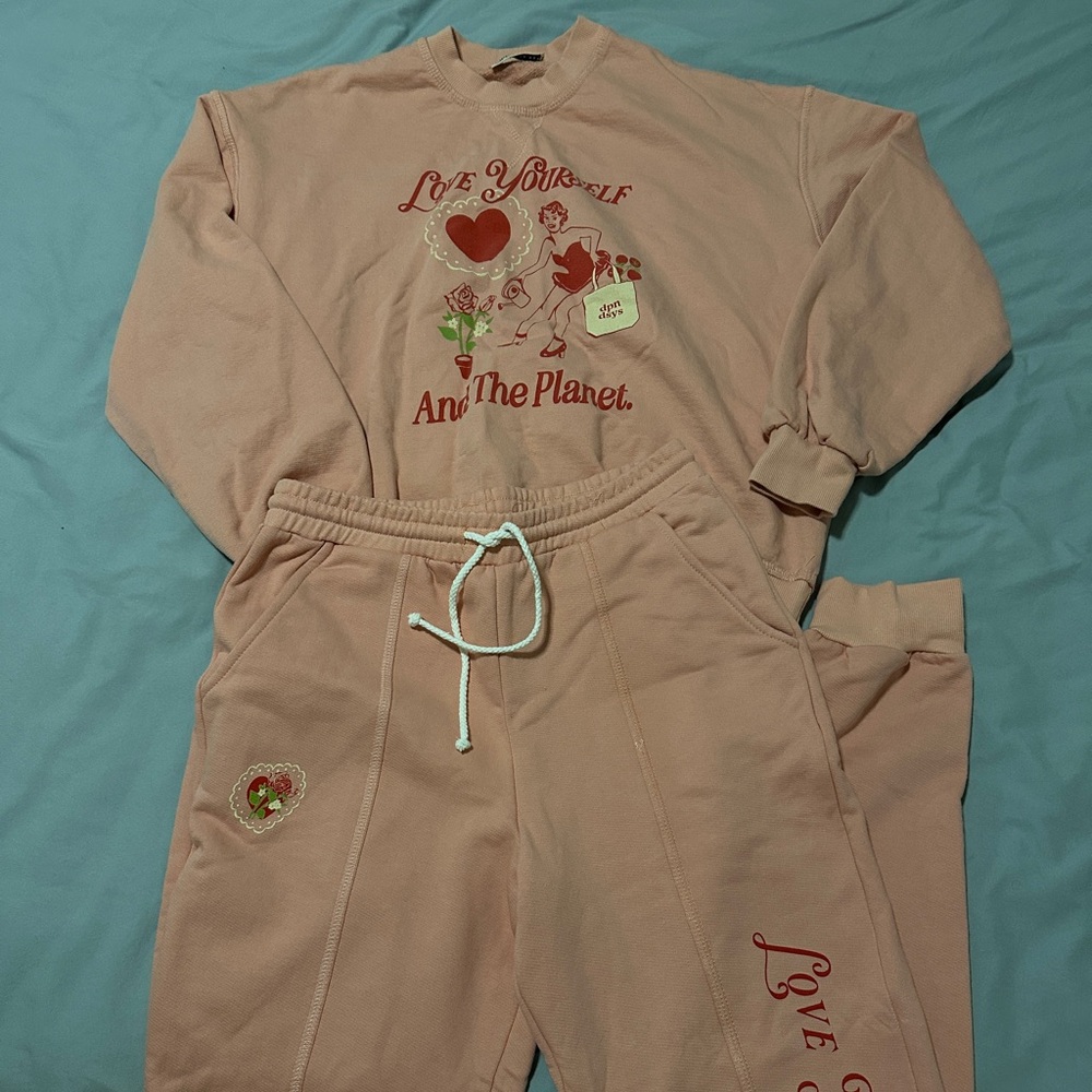 Dippin Daisy’s Sweatsuit 🌸🌸